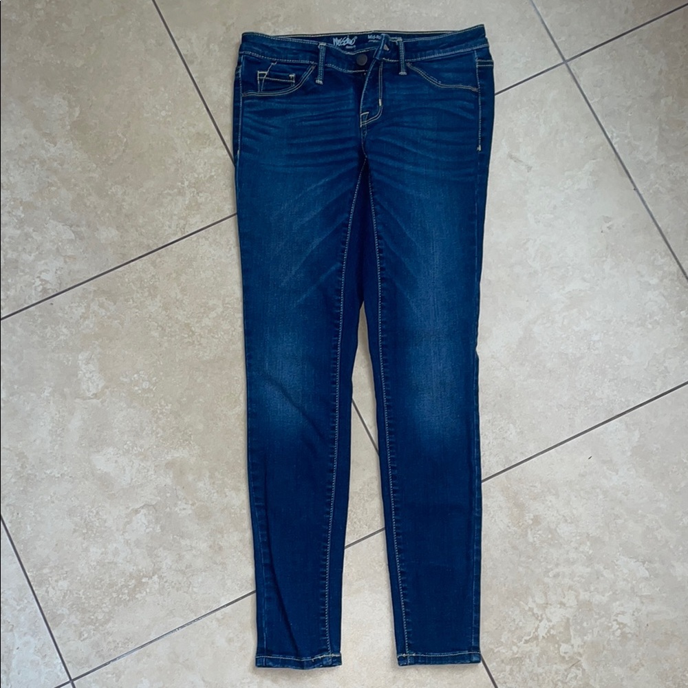 🔥🔥 (3/$20) 
Mid-Rise Jegging Blue Skinny Jeans with Classic Denim Style Size 0|2
